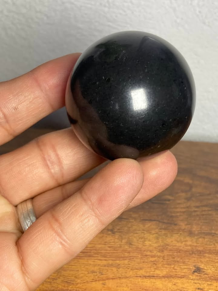 ⚫️ Esfera de Turmalina (Incluye base de acrilico)