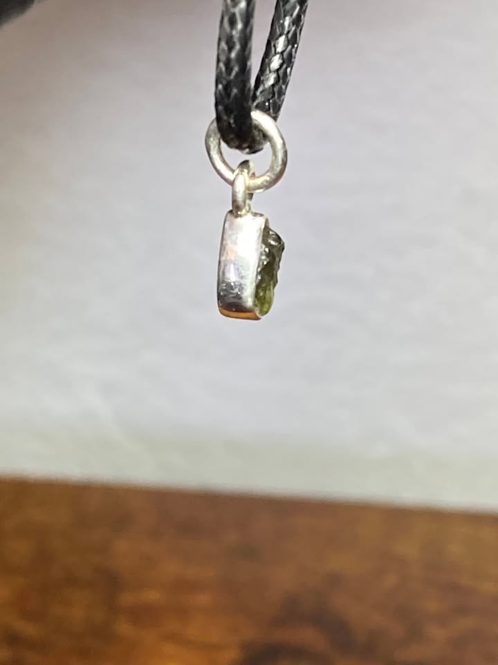 📿 Dije Moldavita montada en Plata 925