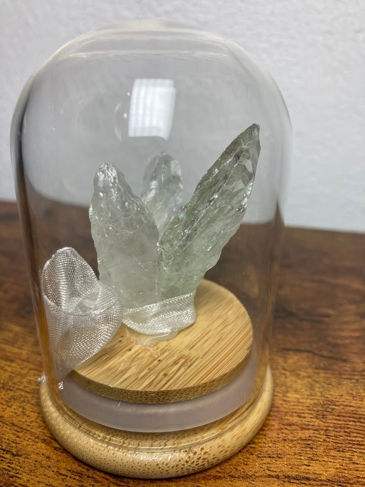 💚 Prasiolita Natural en Cúpula de Cristal 🌿