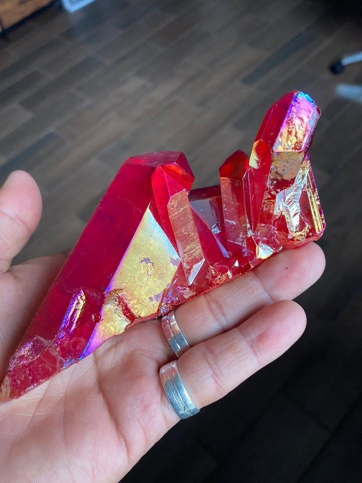 Cuarzo Aura Artesanal (tratado con pigmentos minerales)