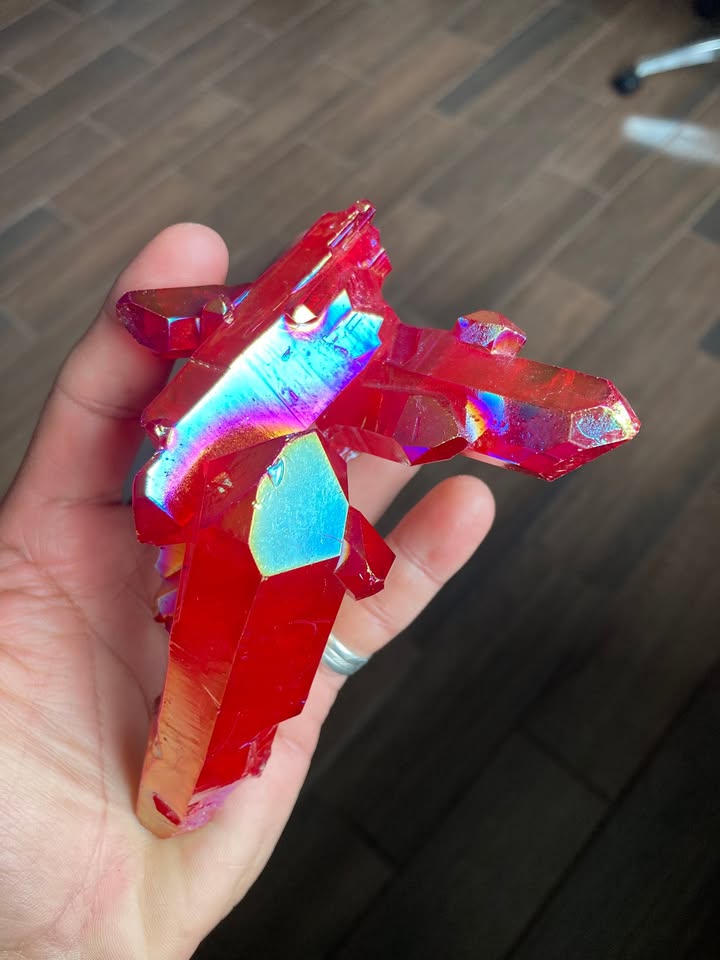 Cuarzo Aura Artesanal (tratado con pigmentos minerales)