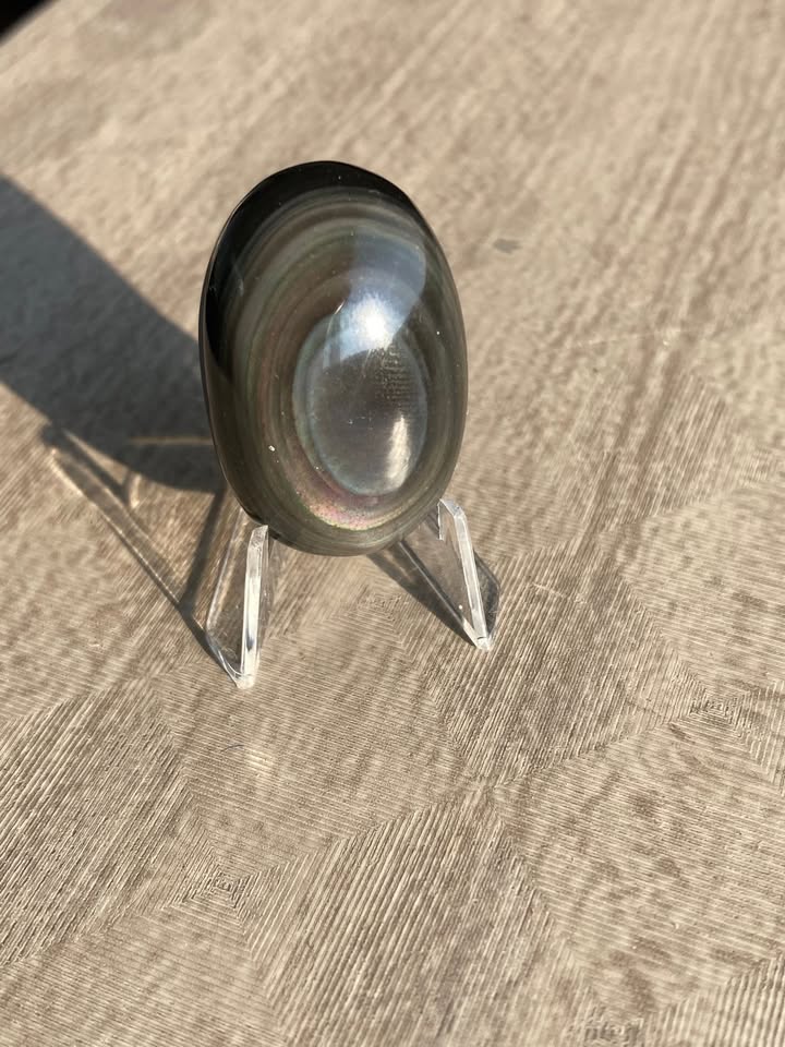 Obsidiana Arcoíris (Incluye base de acrílico)