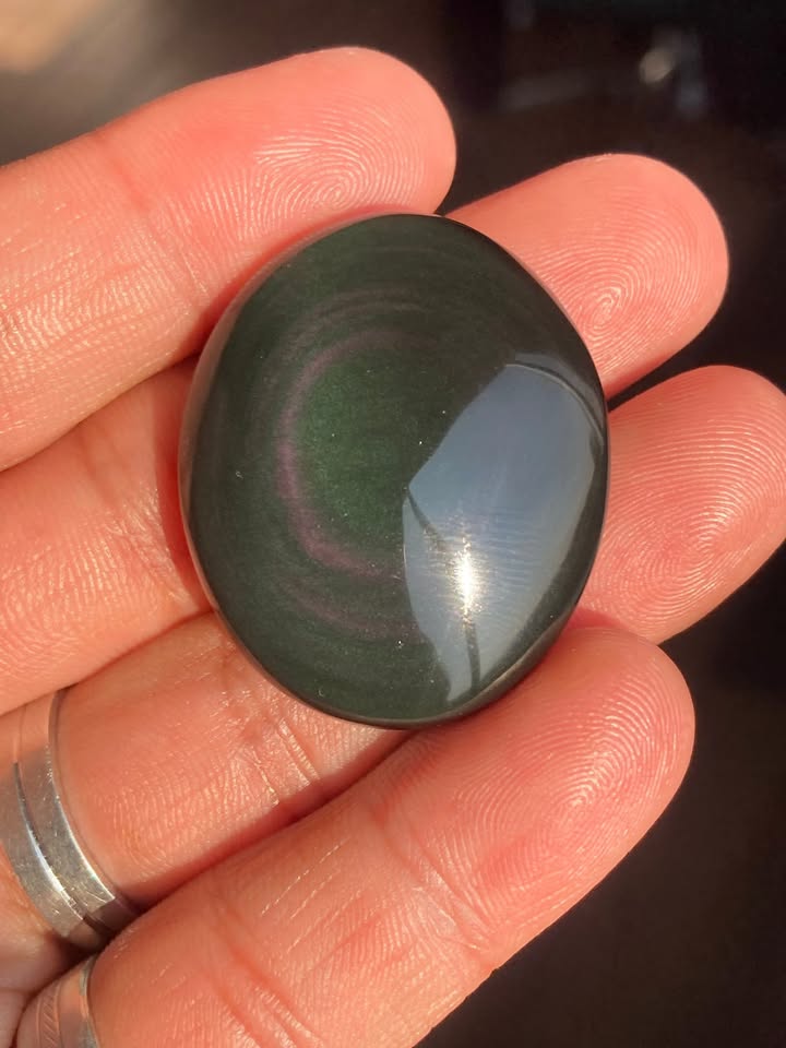 Obsidiana Arcoíris (Incluye base de acrílico)