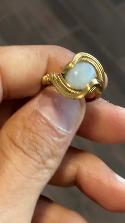 Anillo ajustable con Piedra Luna