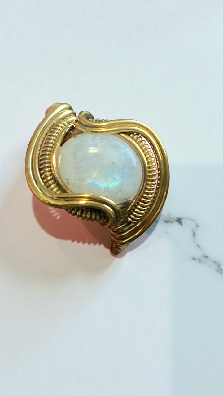 Anillo ajustable con Piedra Luna