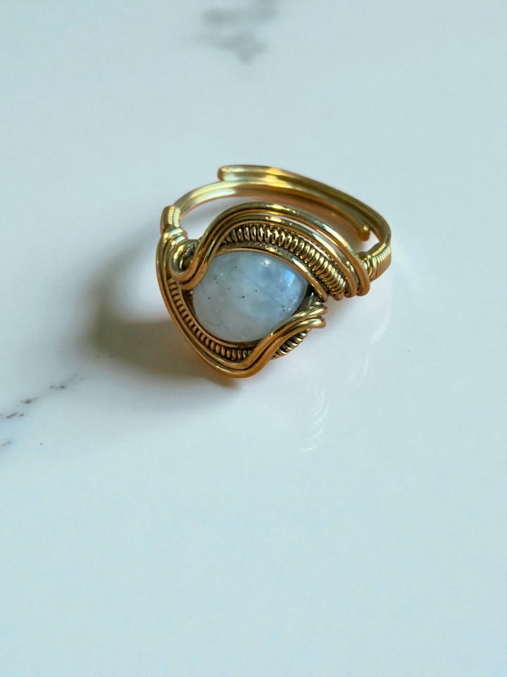 Anillo ajustable con Piedra Luna