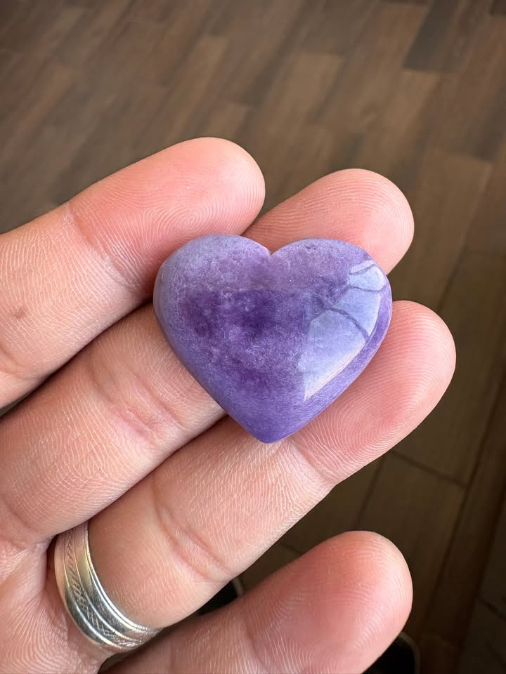 💜 Charoíta pulida en corazón